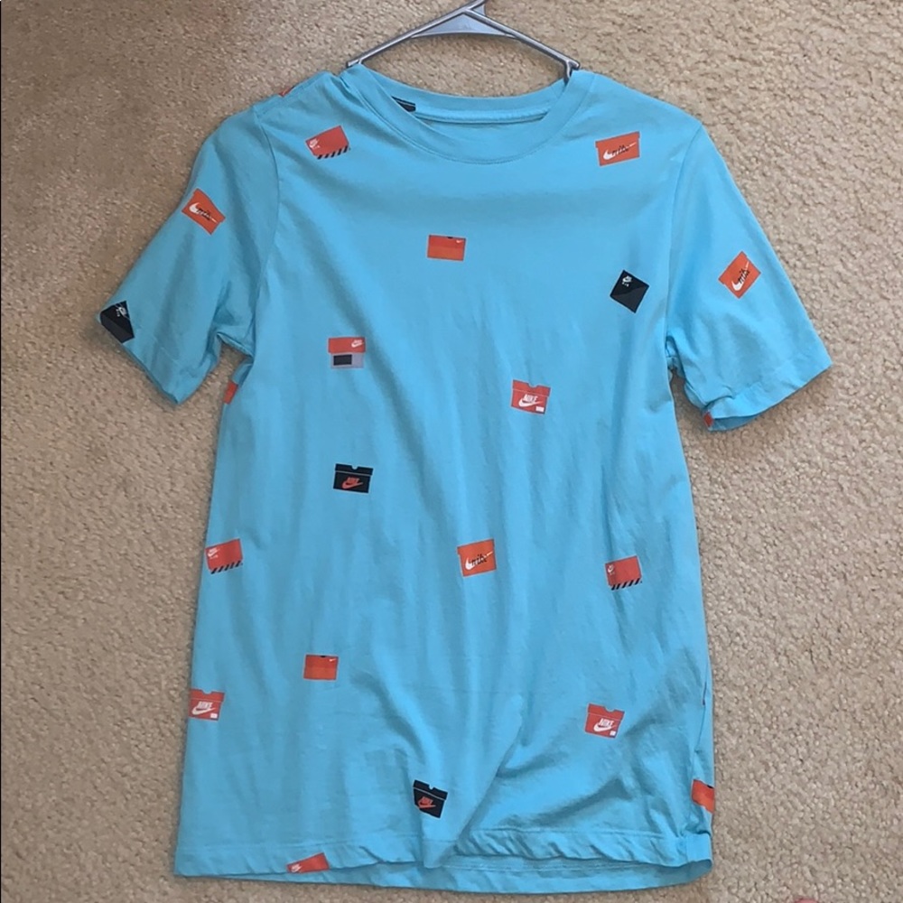 Nike tee BOYS BRAND NEW